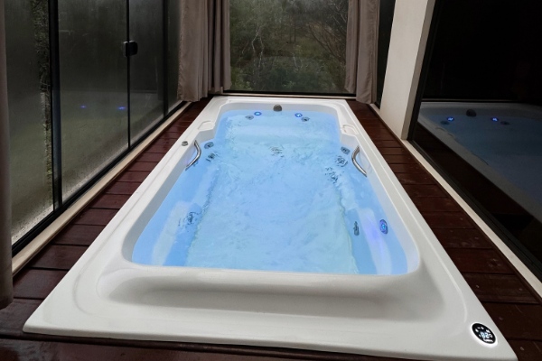spa-nage-vs-jaccuzzi